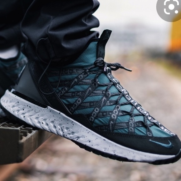 COPY - Nike ACG React Terra Gobe Sneaker - Picture 2 of 9